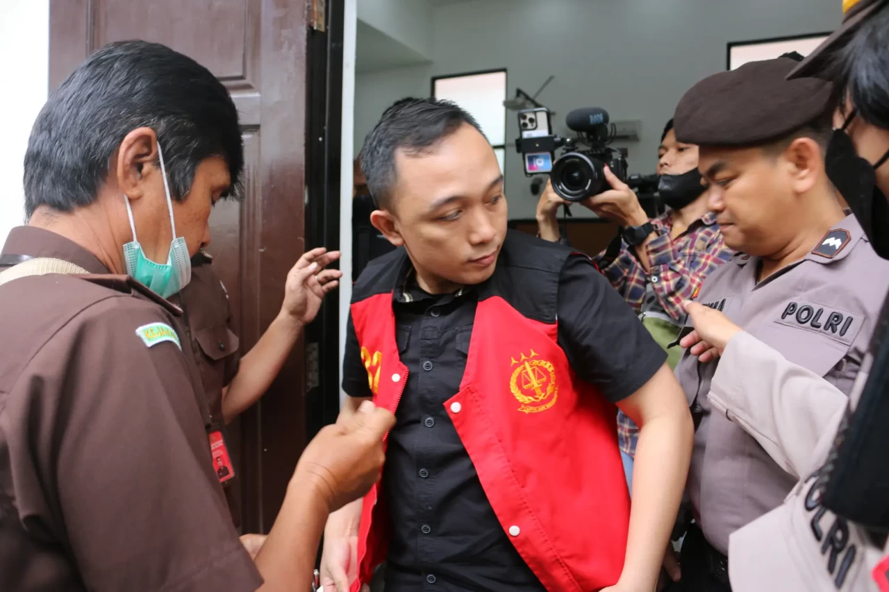Ricky Rizal Hadapi Sidang...