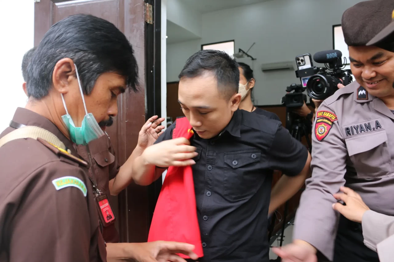 Ricky Rizal Hadapi Sidang...