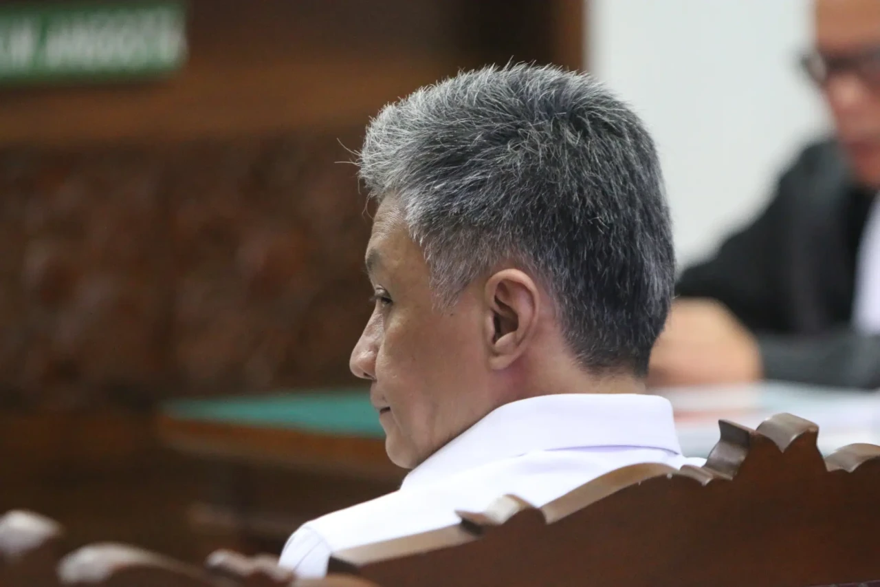 Hendra Kurniawan Dituntut...