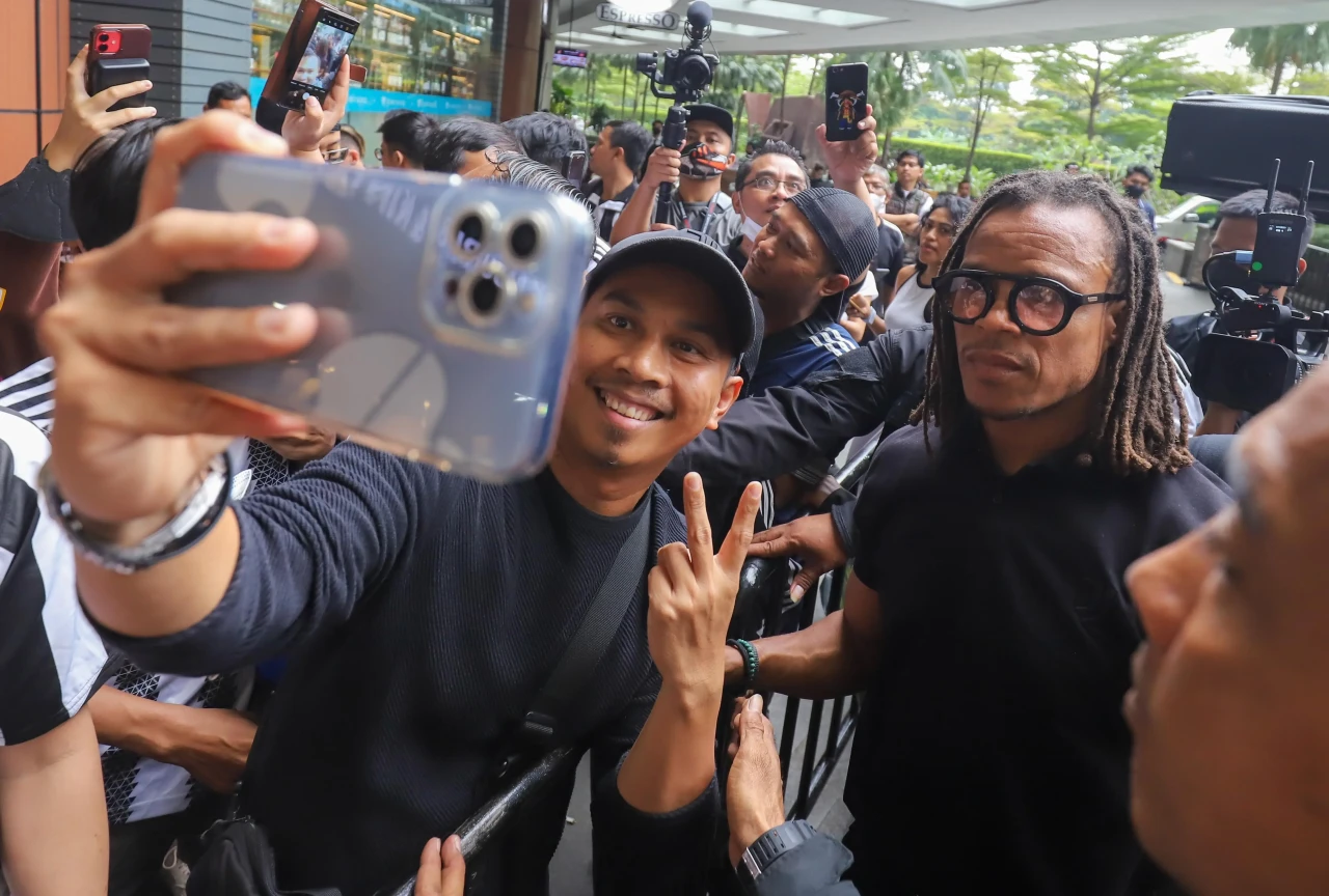 Edgar Davids Sapa Penggemar...