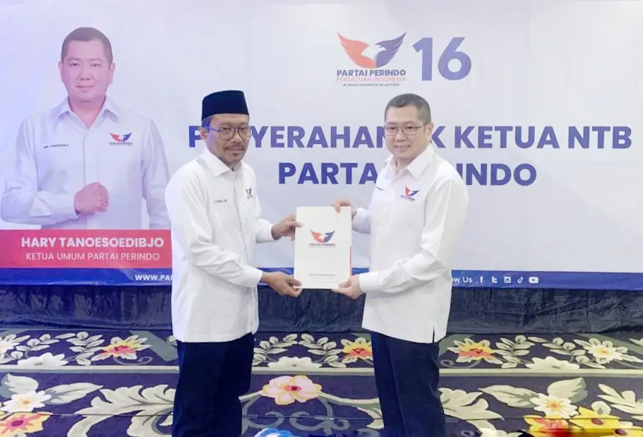 HT Serahkan SK Pengangkatan...