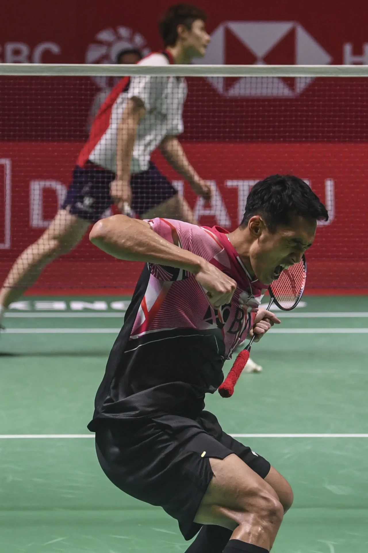 Bungkam Shi Yu Qi, Jonatan...