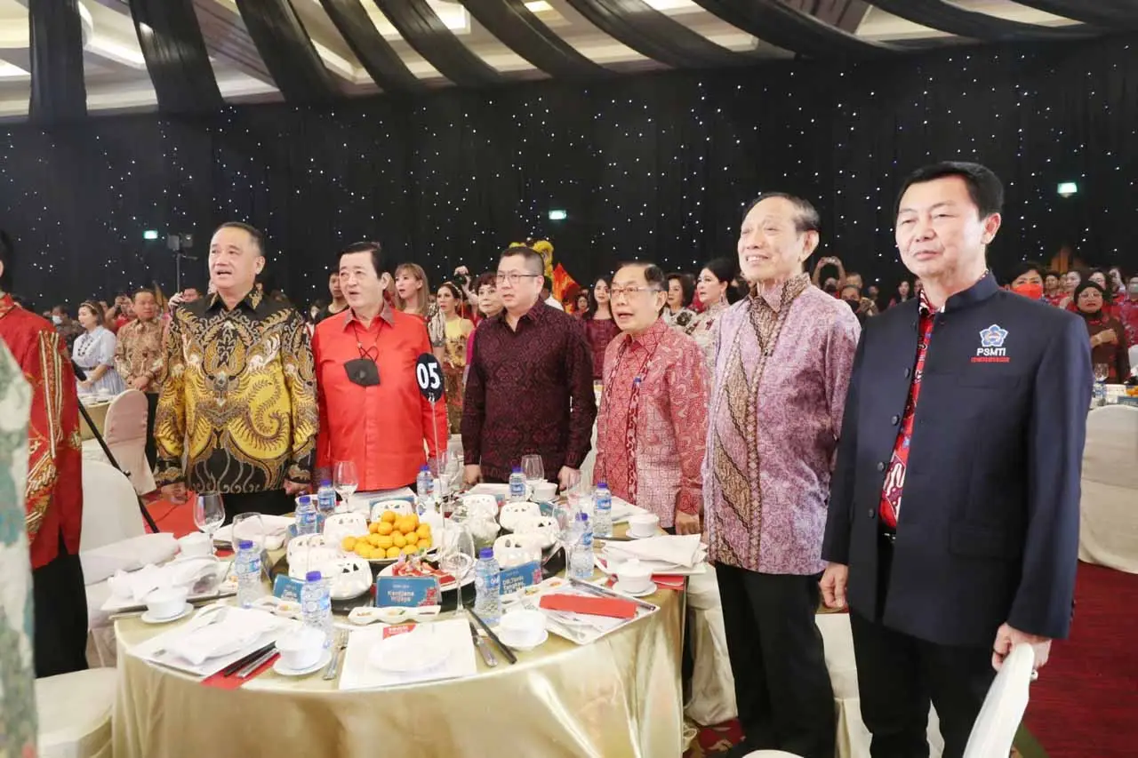 HT Hadiri Imlek Paguyuban...