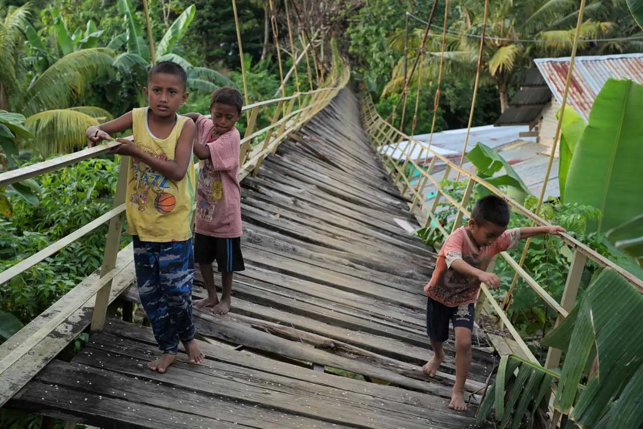 Jembatan Gantung Rusak...