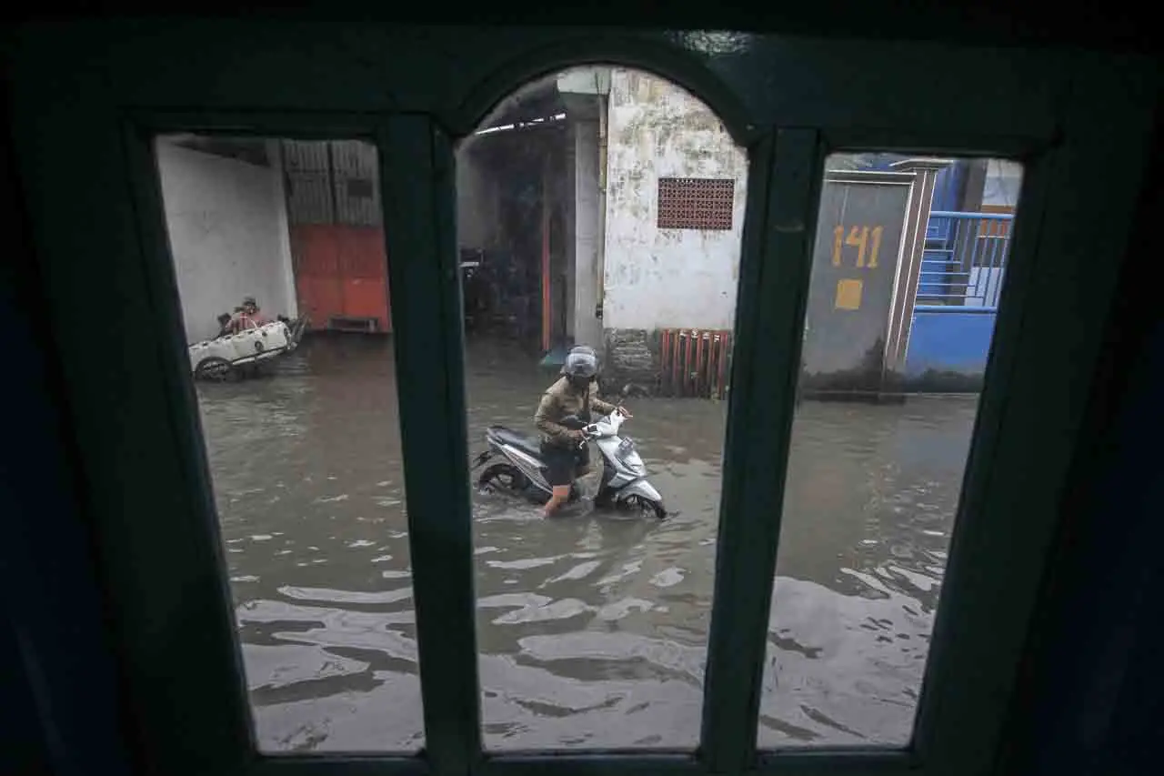 Banjir Rendam Permukiman...