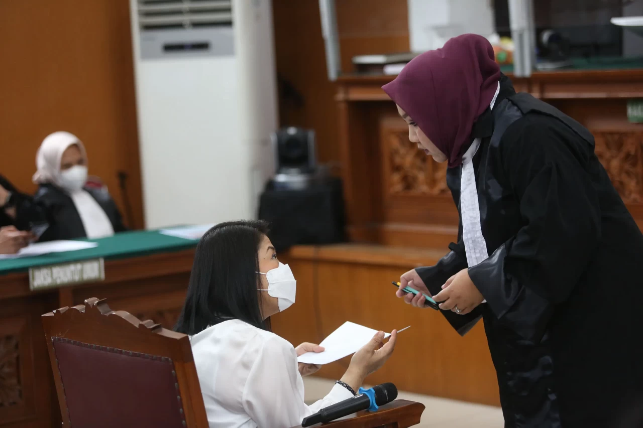 Putri Candrawathi Hadapi...