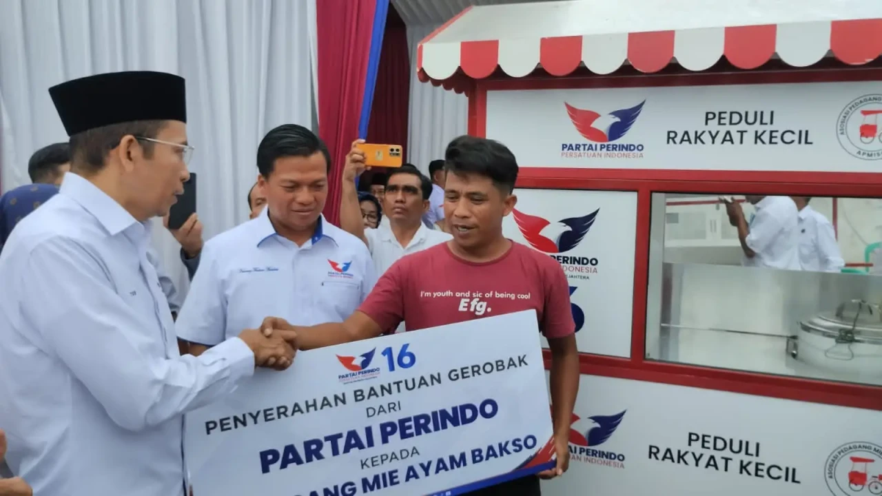 TGB Zainul Majdi Serahkan...