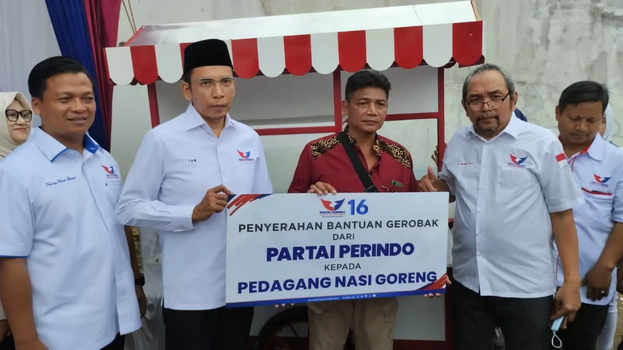 TGB Zainul Majdi Serahkan...
