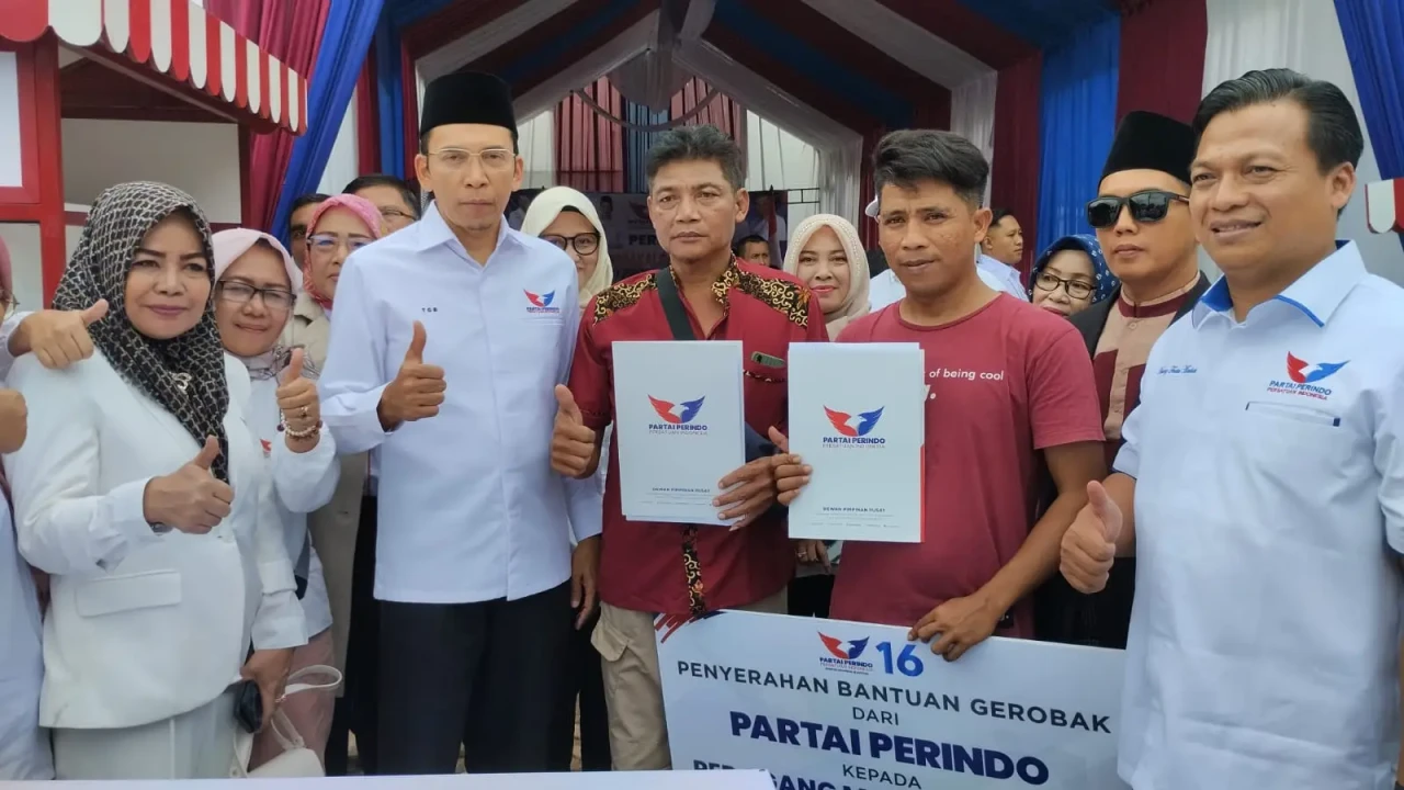 TGB Zainul Majdi Serahkan...
