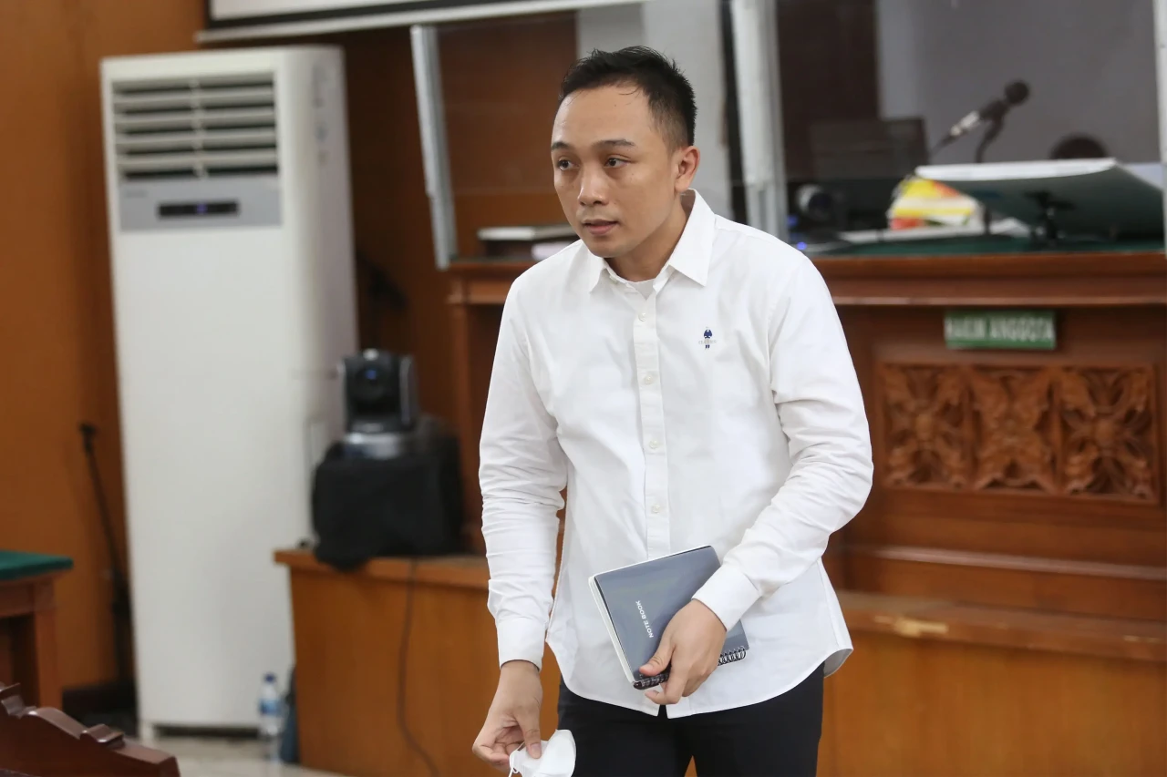 Ricky Rizal Jalani Sidang...