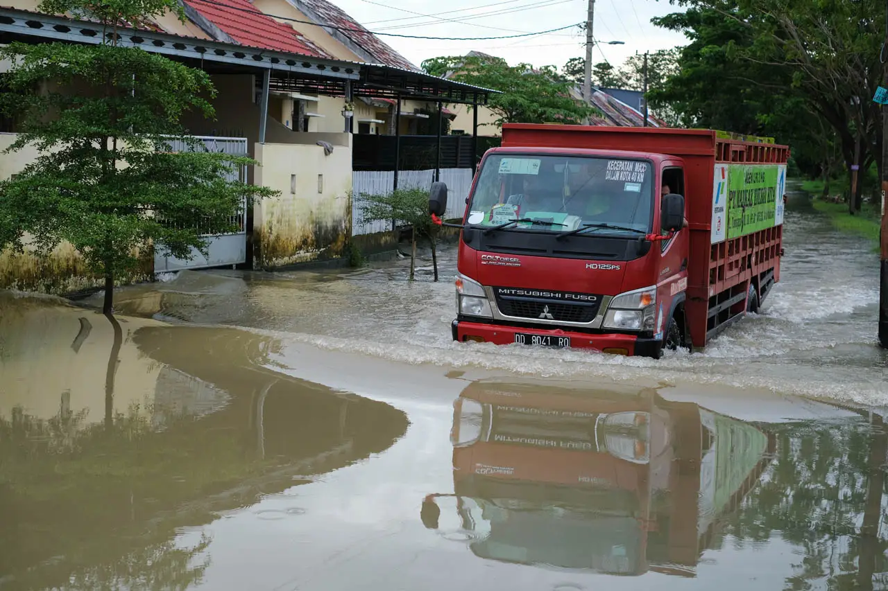 Banjir Rendam Rumah...