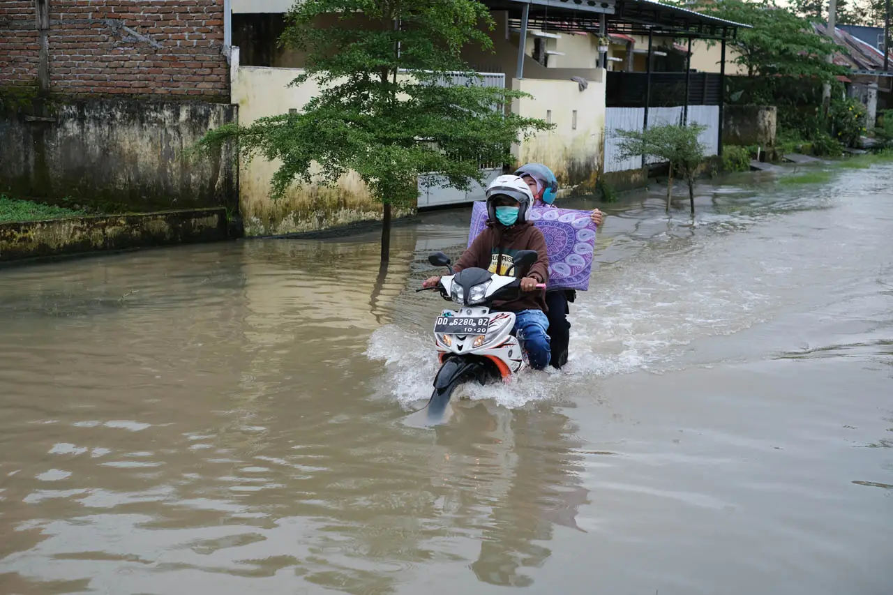 Banjir Rendam Rumah...