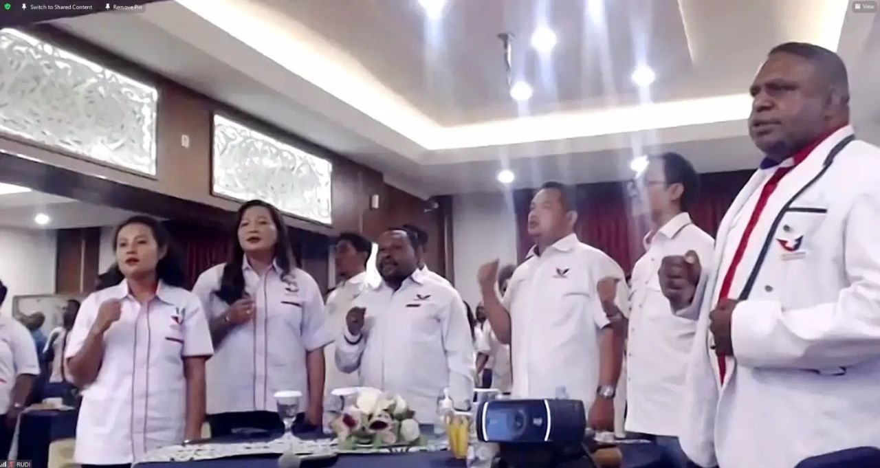 Ketua Umum HT Hadiri...