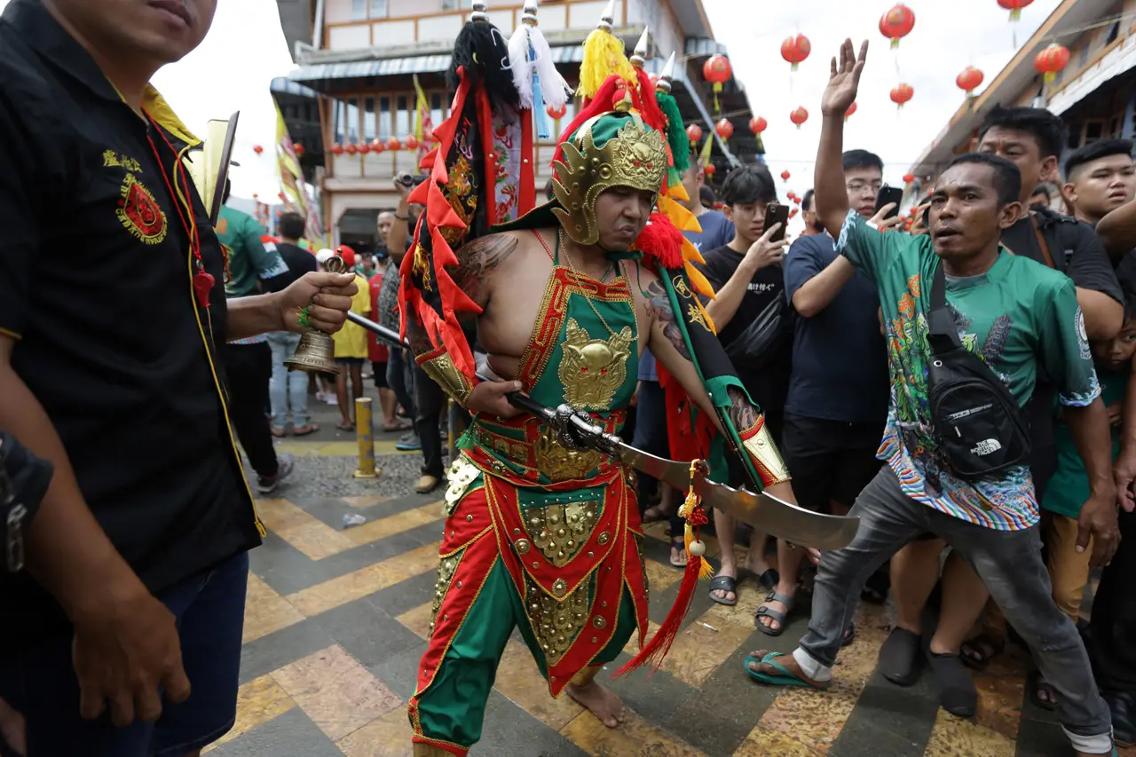 Ritual Tatung Cuci Jalan...