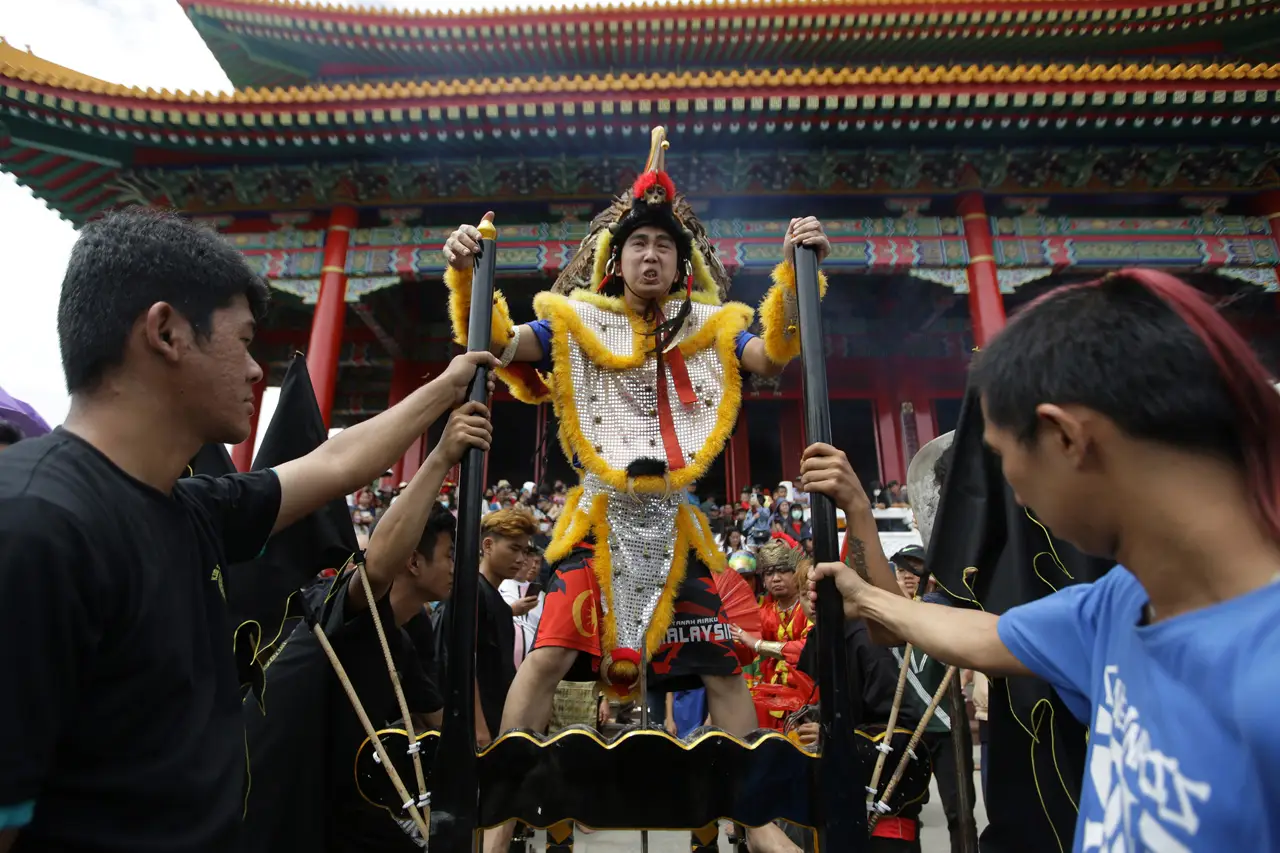 Ritual Tatung Cuci Jalan...