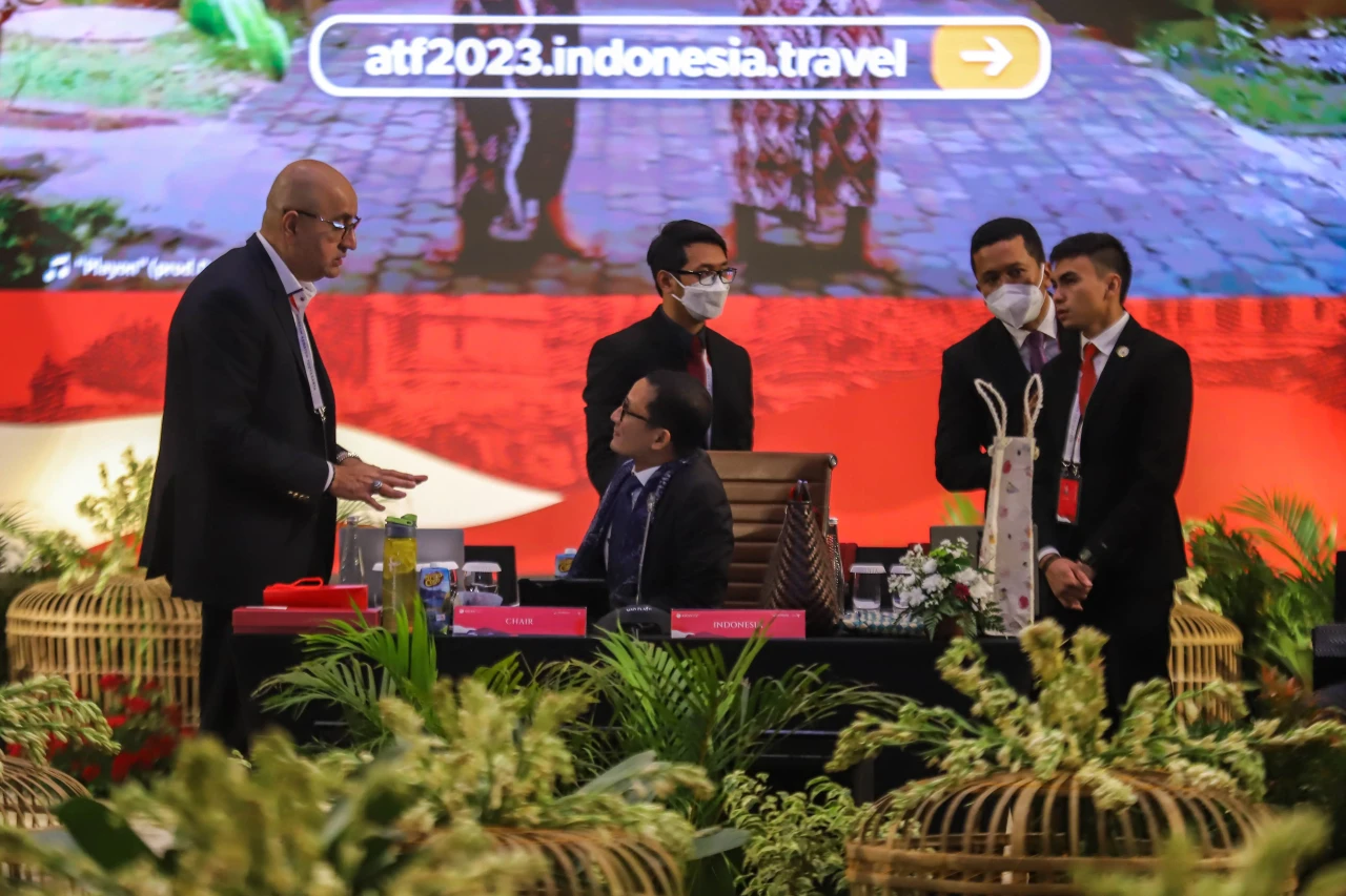Pertemuan Tingkat Menteri...