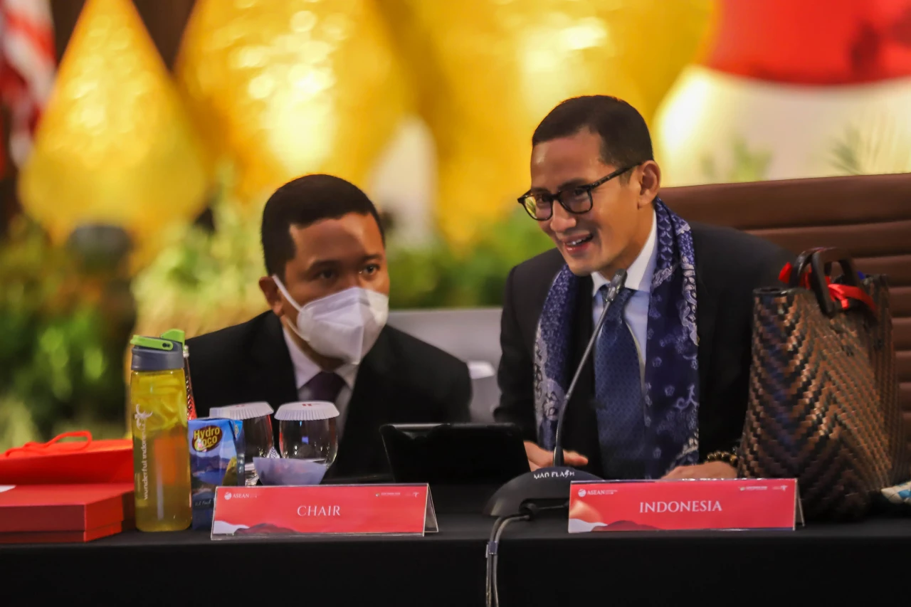 Pertemuan Tingkat Menteri...