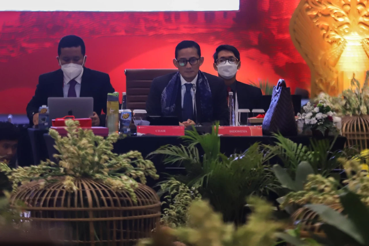 Pertemuan Tingkat Menteri...
