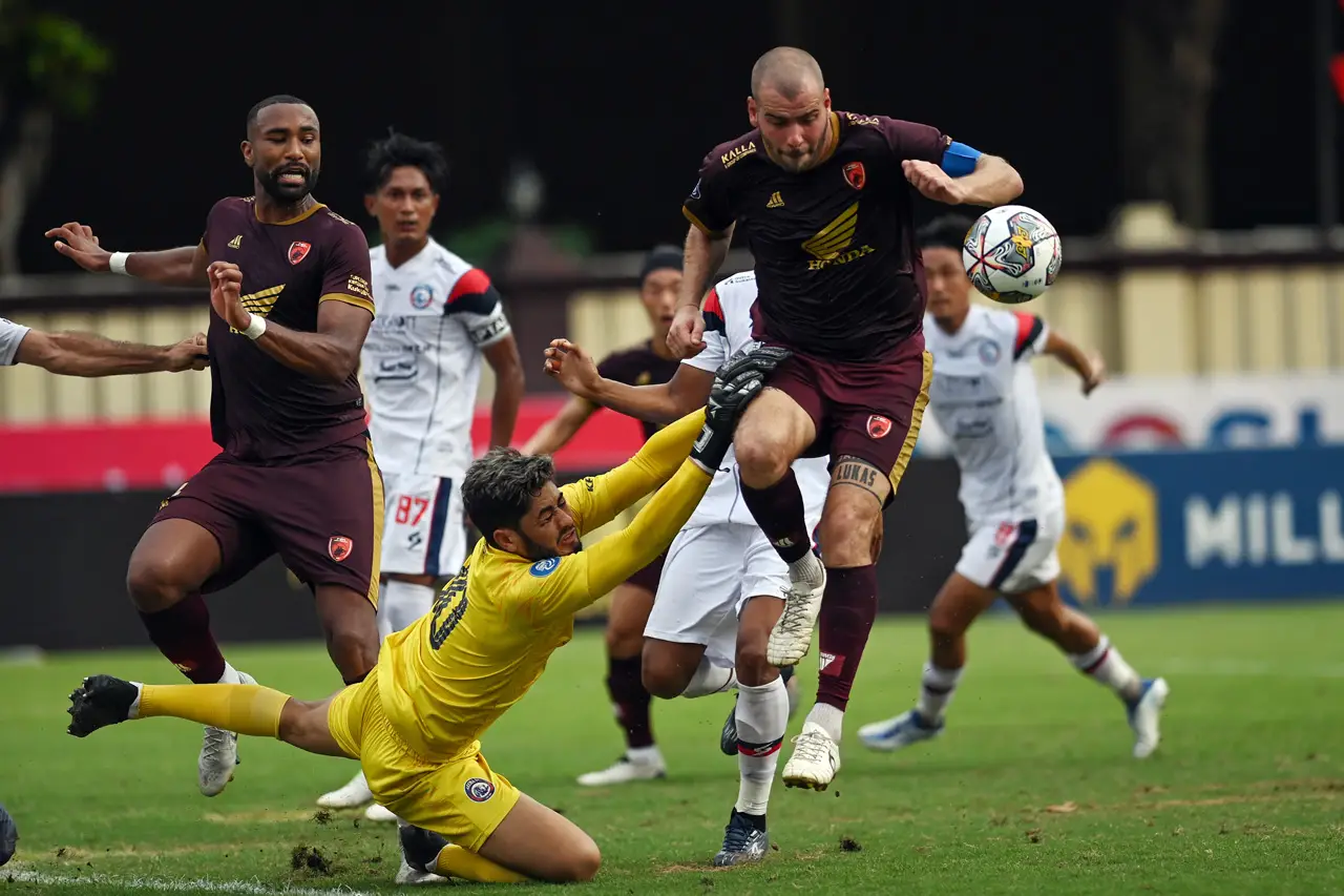 PSM Makassar Benamkan...