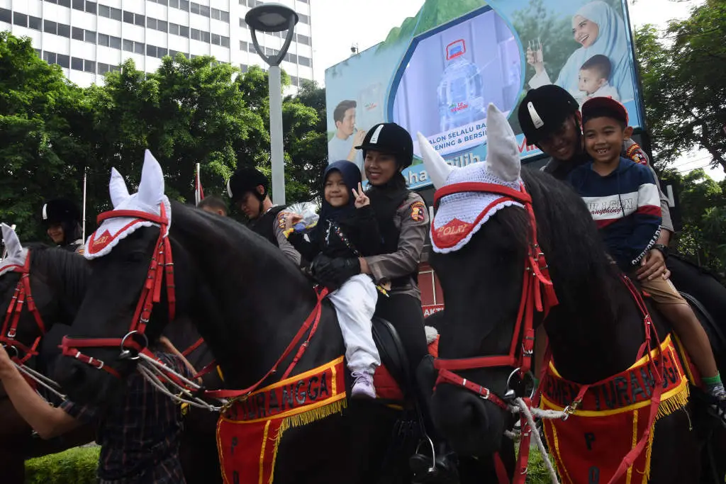 Polisi Berkuda Hibur...