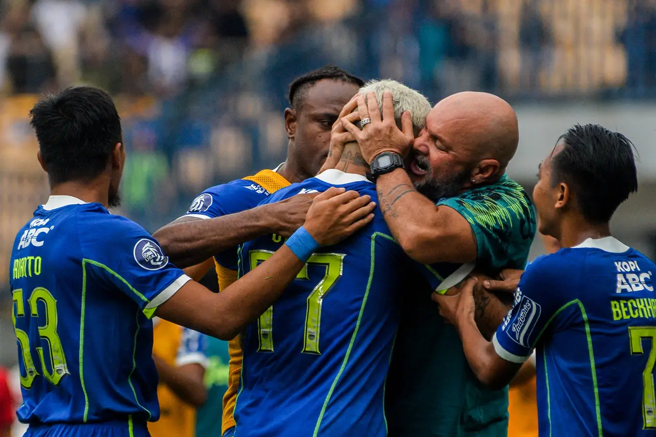 Persib Bandung Kalahkan...