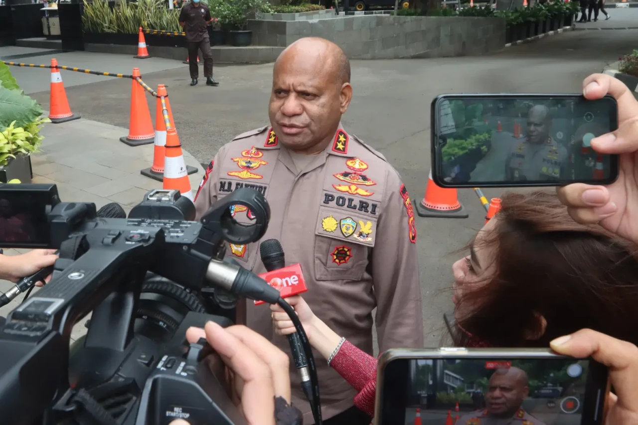 Kapolda Papua Sambangi...