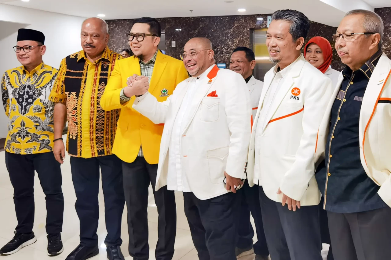 Elit PKS Sambangi Markas...