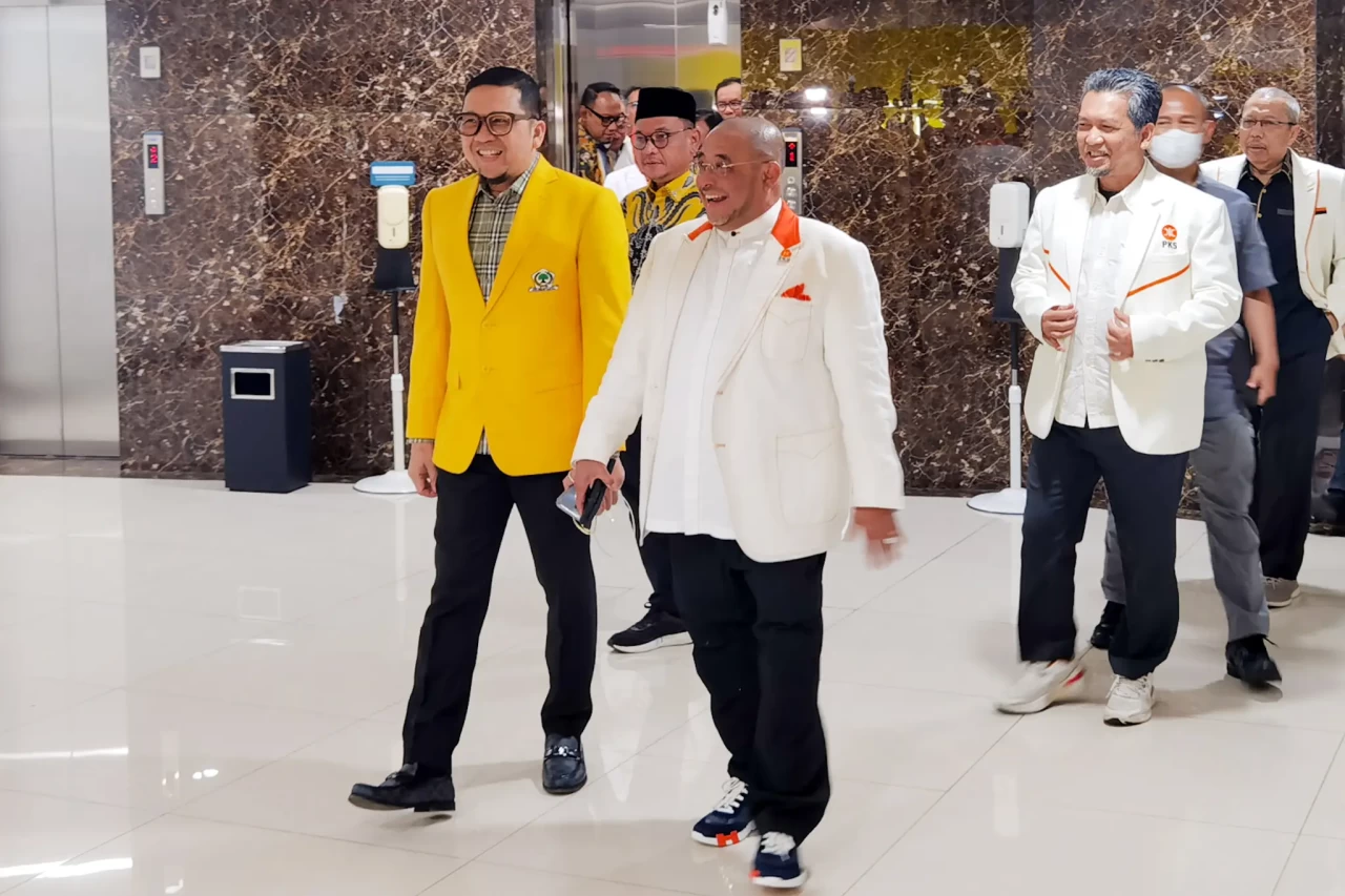 Elit PKS Sambangi Markas...