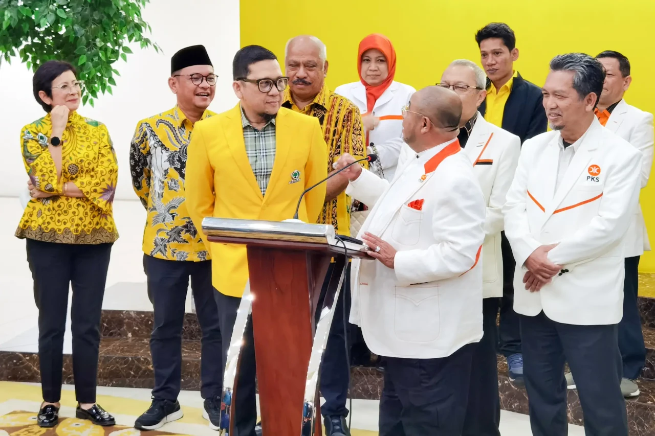 Elit PKS Sambangi Markas...