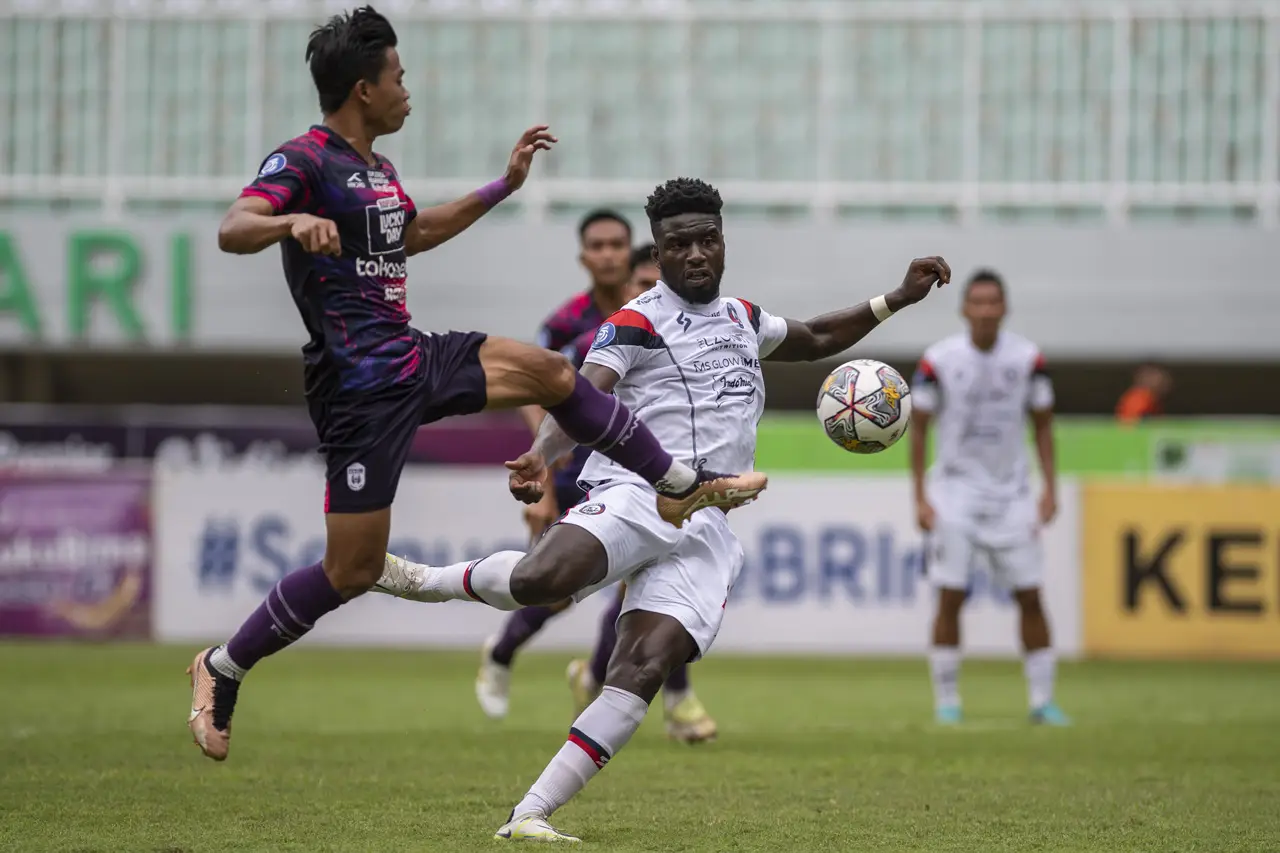 Arema FC Kalahkan Rans...