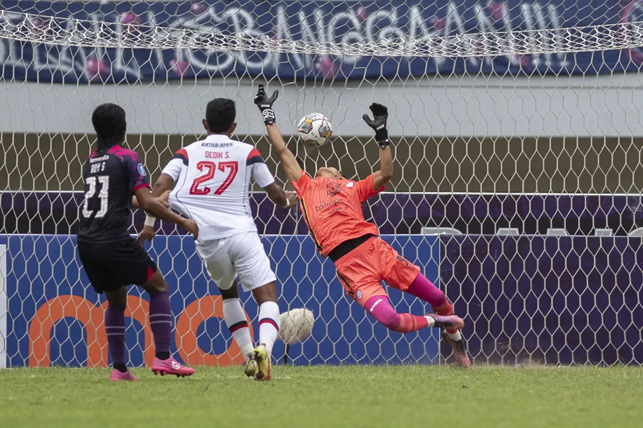 Arema FC Kalahkan Rans...