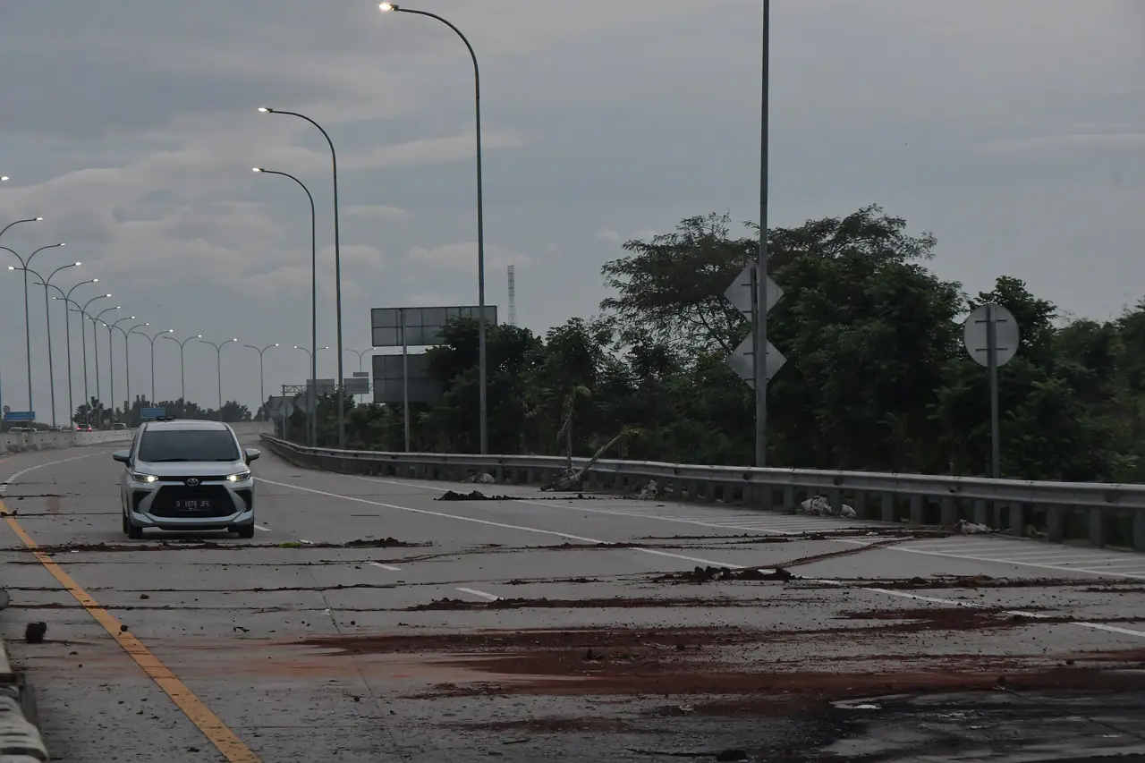 Usai Ditutup Warga,...