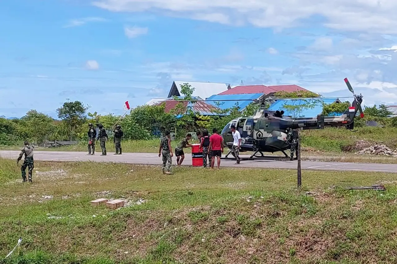TNI/Polri Evakuasi 15...