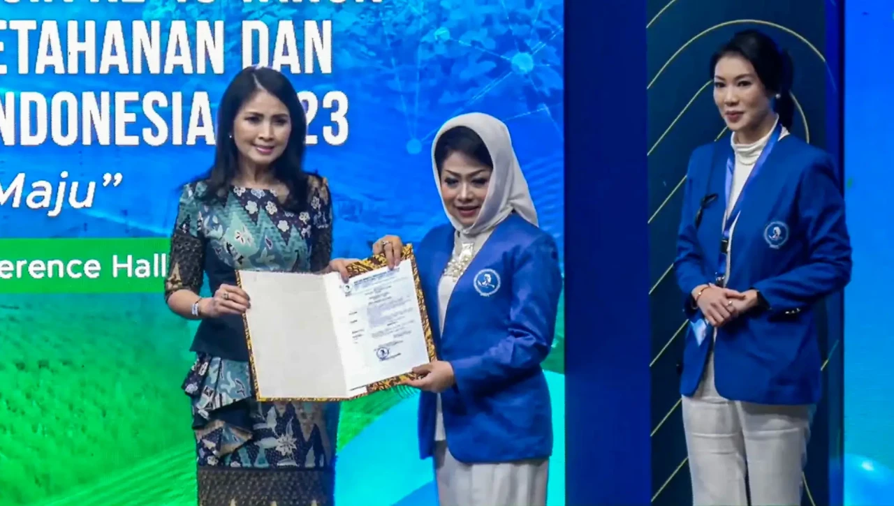 Liliana Tanoesoedibjo...