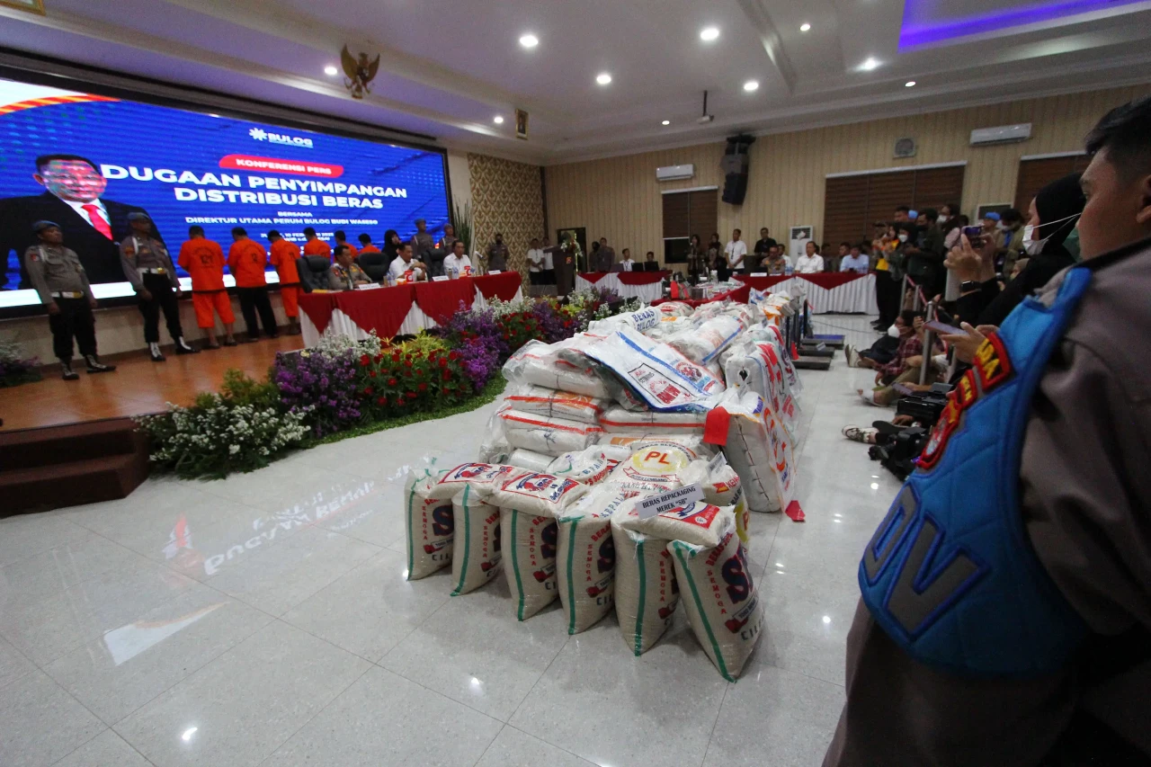Kasus Penyimpangan Distribusi...