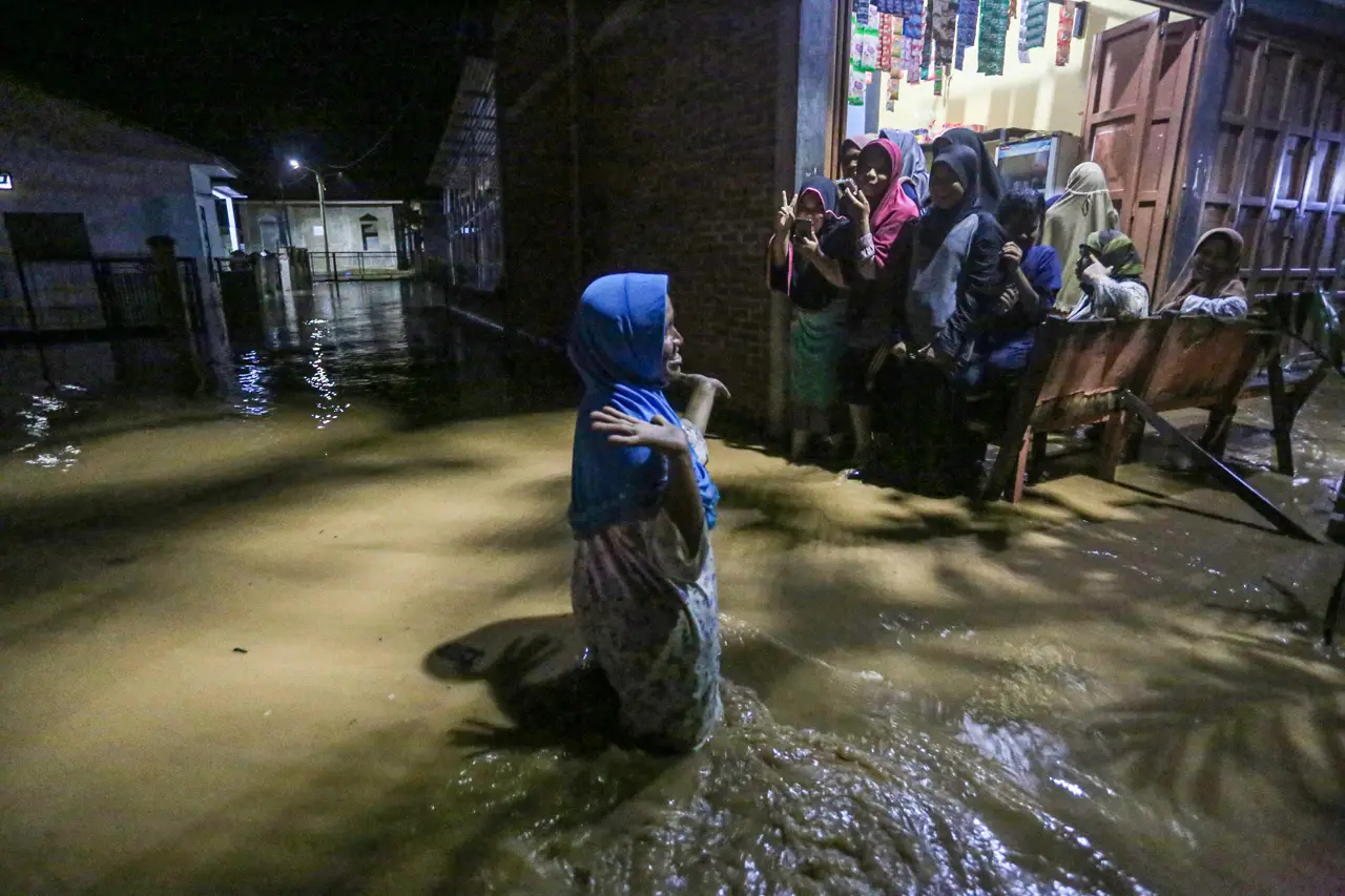 Banjir Rendam Puluhan...