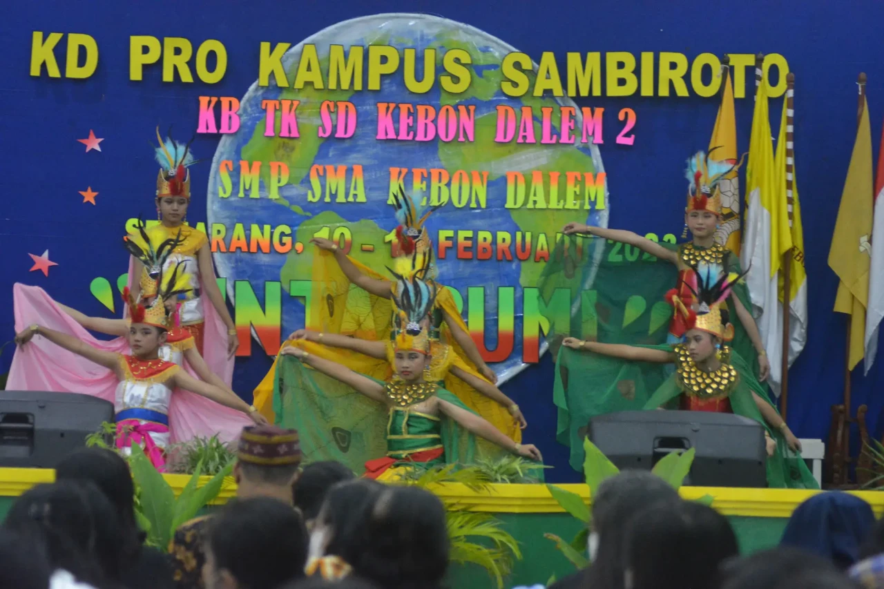 Pentas Seni hingga Pameran...