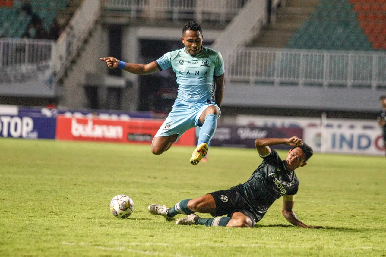 Madura United Kalahkan...