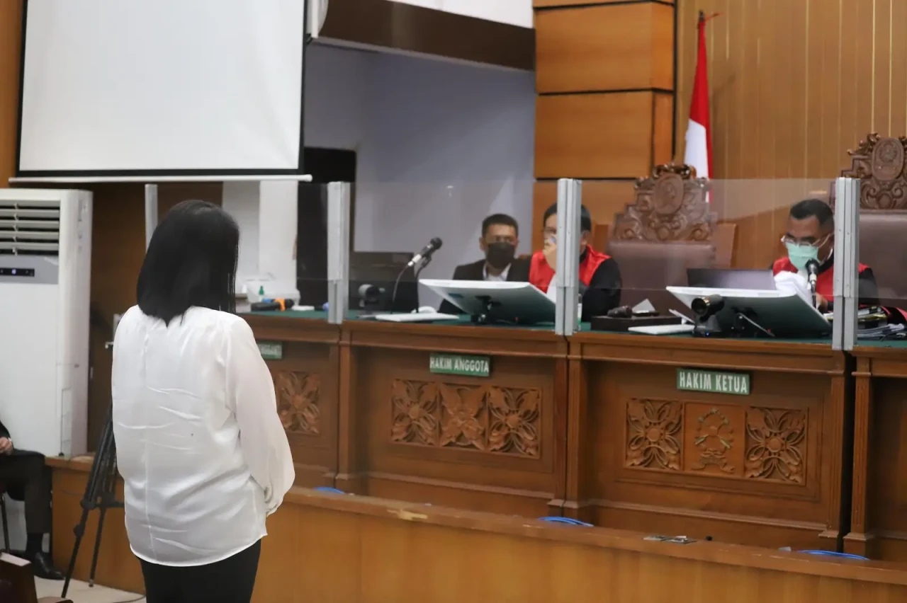 Divonis 20 Tahun Penjara,...