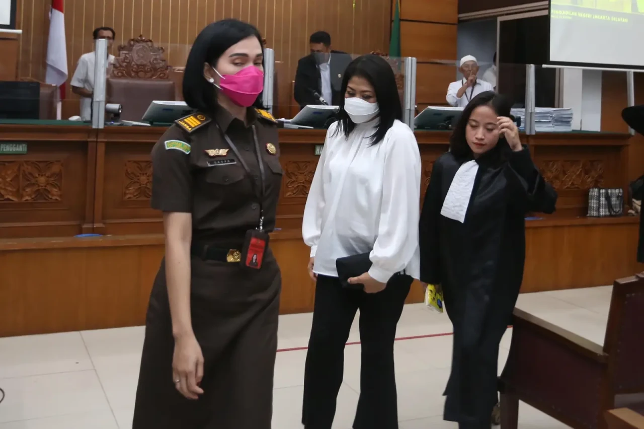 Divonis 20 Tahun Penjara,...