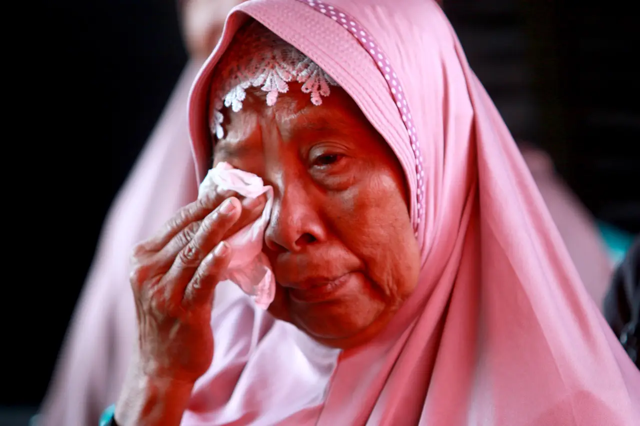 Menanti Evakuasi Kapal...