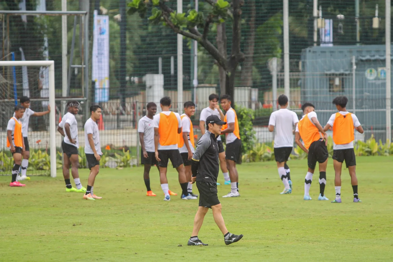 Latihan Timnas Indonesia...