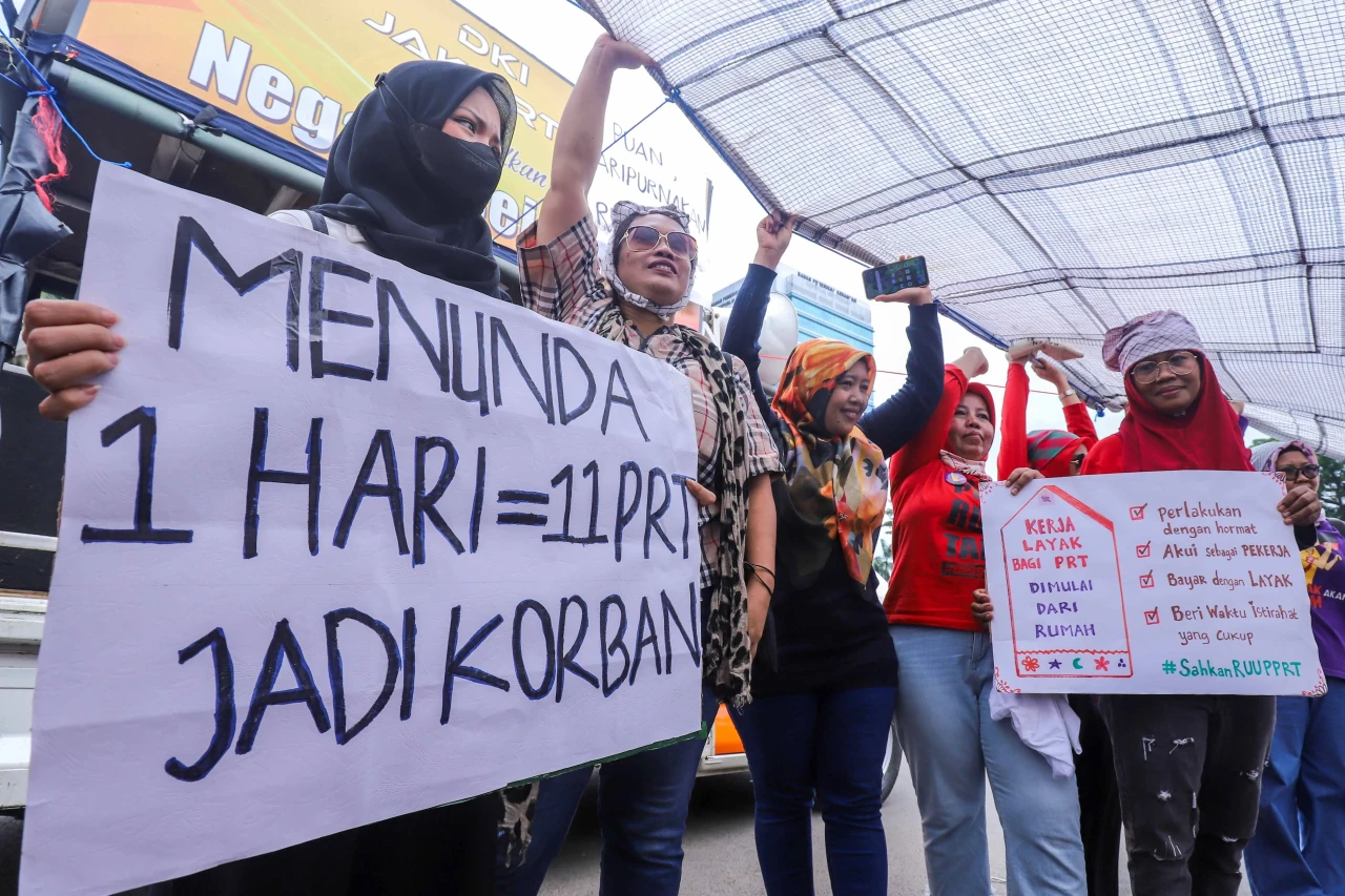 Aksi PRT Bentangkan...