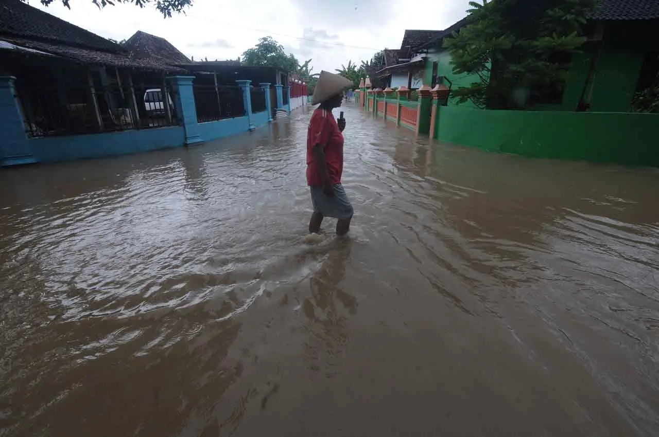 Banjir Rendam Perkampungan...