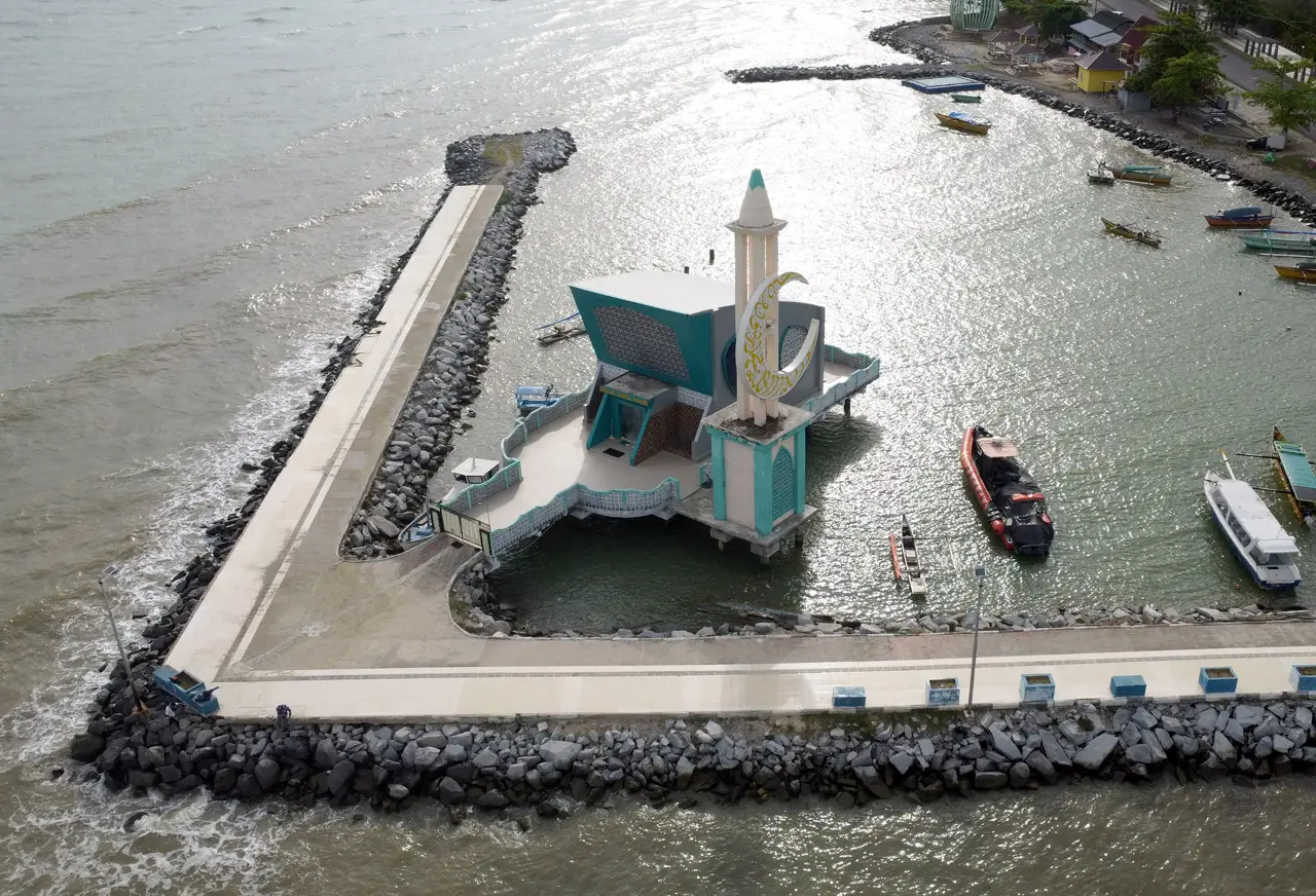 Uniknya Masjid Sujud...
