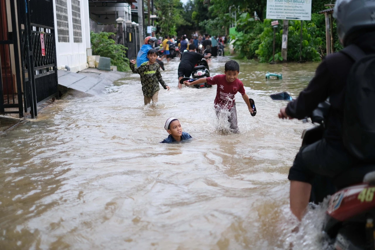 Banjir Genangi Kawasan...