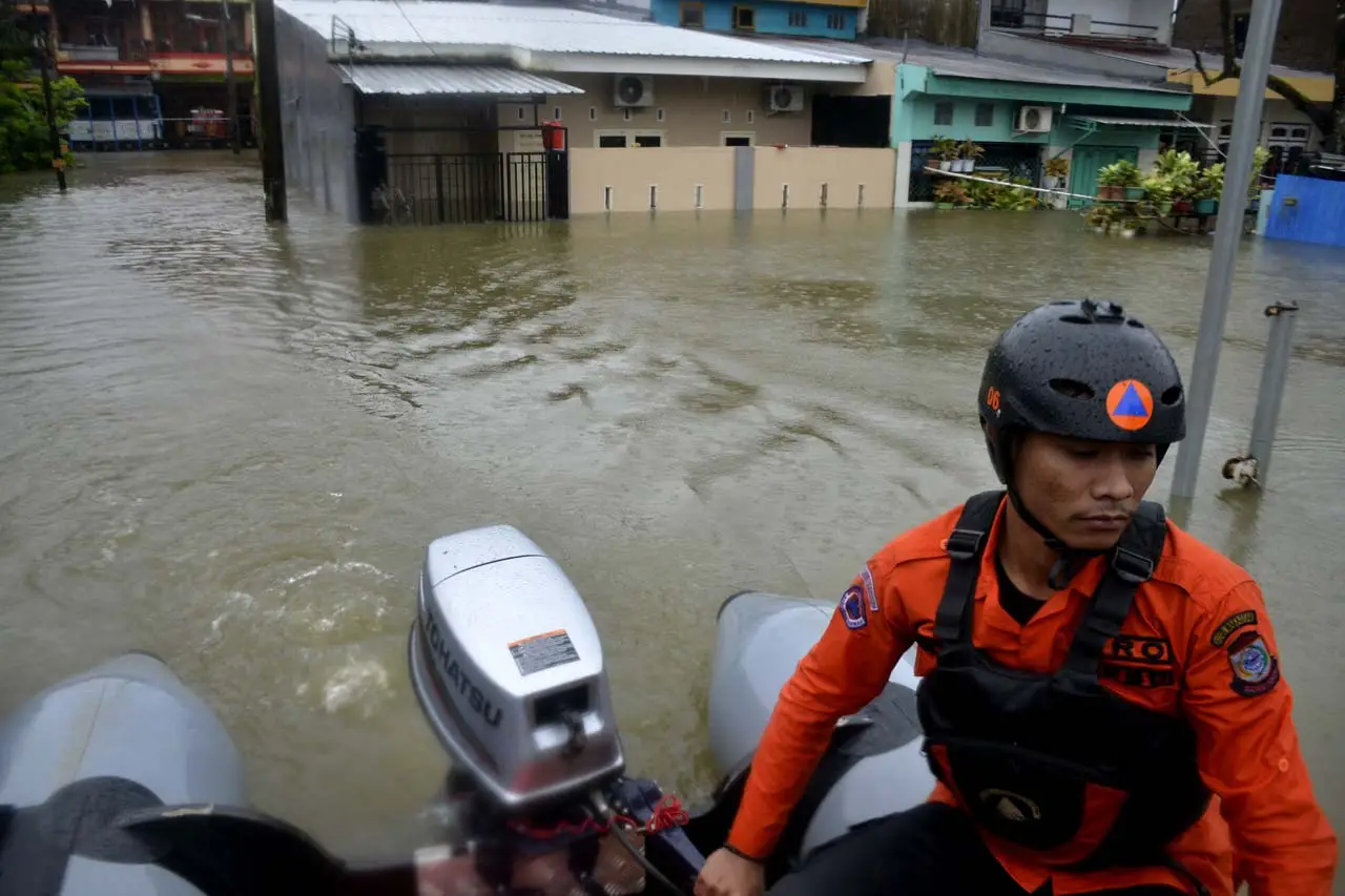 Banjir Setinggi 1,5...