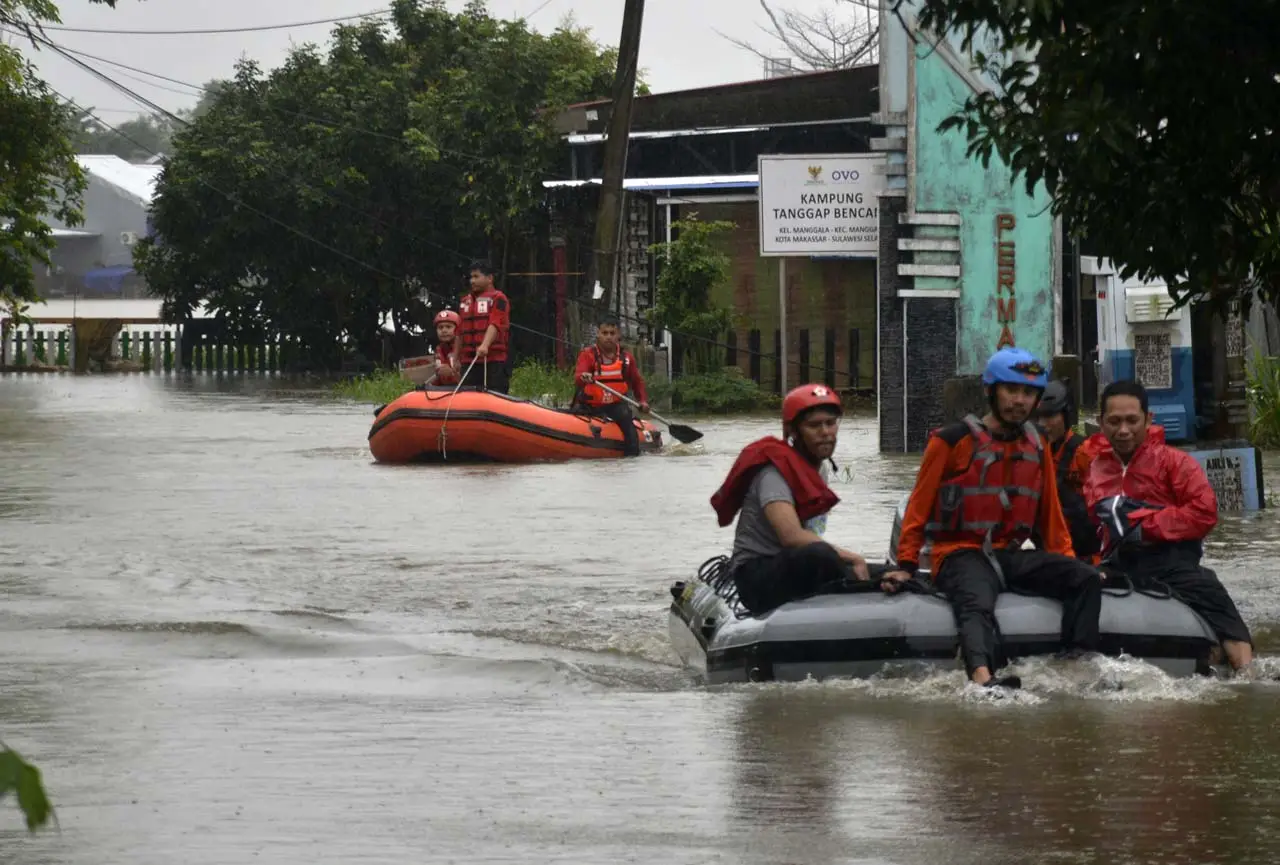 Banjir Setinggi 1,5...
