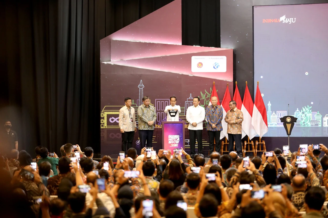 Presiden Jokowi Buka...