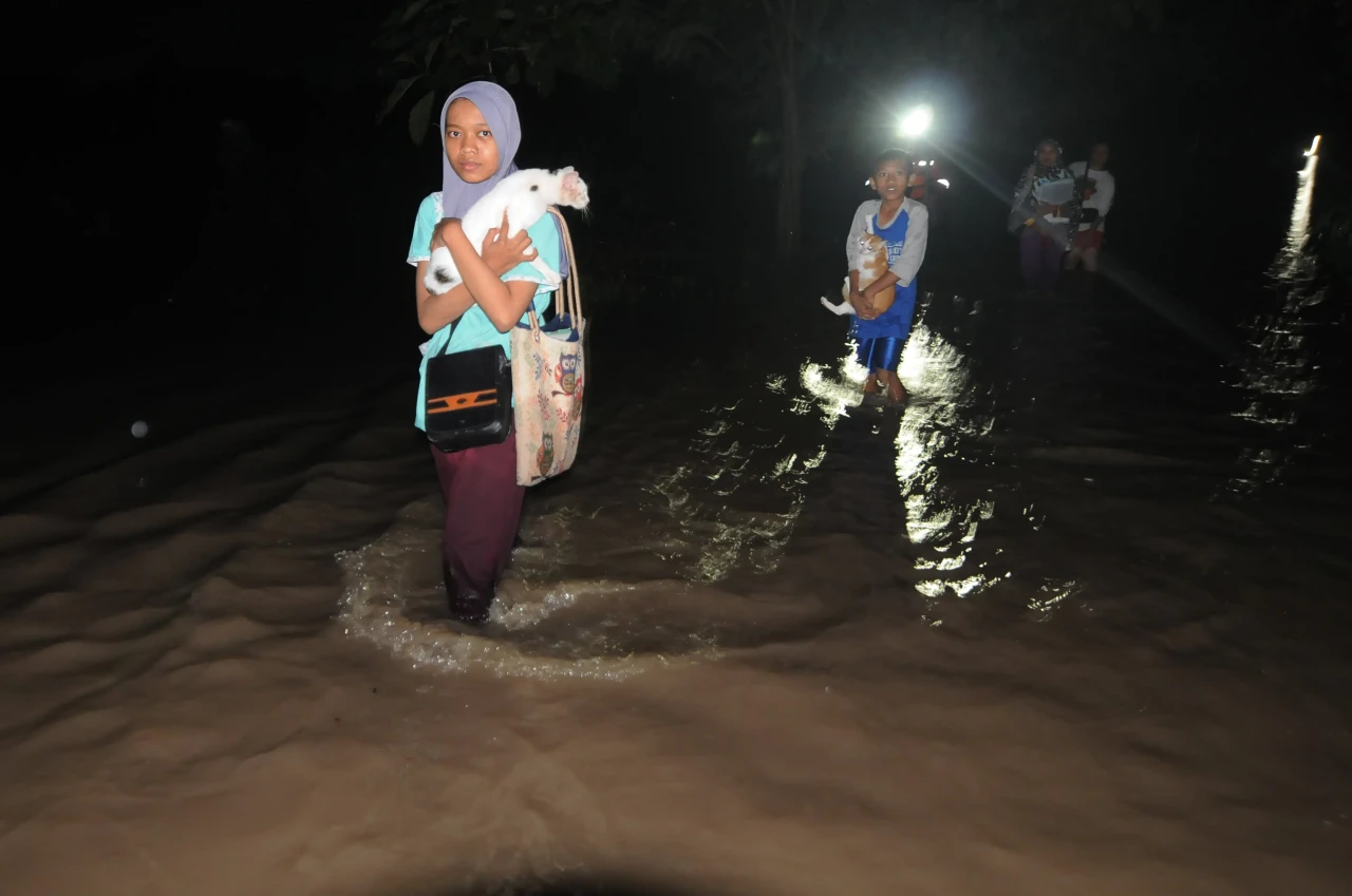 Evakuasi Warga Terdampak...